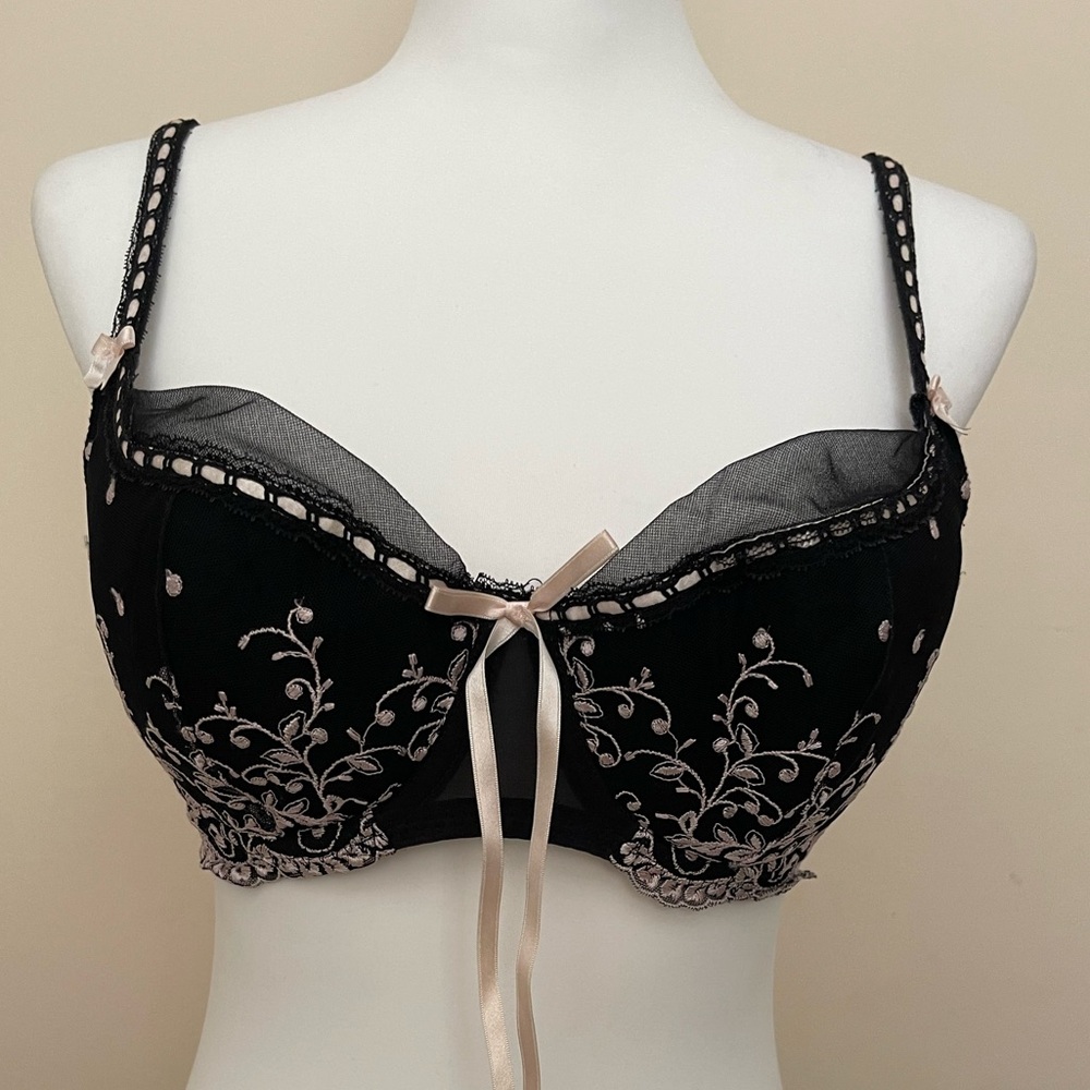 Enchanting Black Push-Up Bra w/Pink Floral Embroidery, Size 36D
